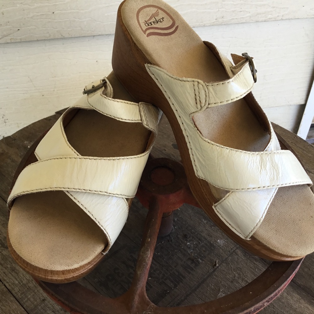 Dansko Off White "Sela" Sandal Size 40 great shape